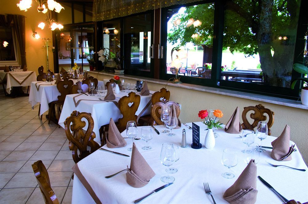 Hôtel Restaurant Le Velleda Grandfontaine  Exterior foto